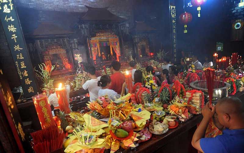 Suasana Tahun Baru Imlek di Bali, Tradisi Rutin yang dilakukan di Bali