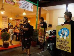 Ngamen dan Ride For JRX, Solidaritas JRX Membagikan Nasi Bungkus Gratis