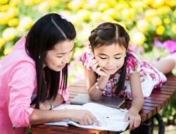 8 Cara Mengajari Anak TK Membaca yang Cepat, Efektif dan Menyenangkan
