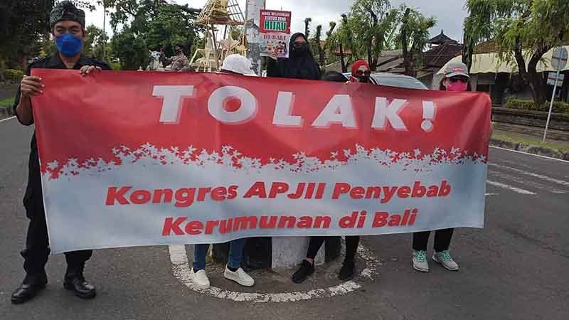 Aksi Demo Penolakan Konggres APJII di ITDC Benoa di Bubarkan Warga