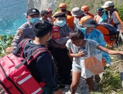 Berwisata di Pantai kelingking Nusa Penida, 2 Wisdom Terseret Ombak