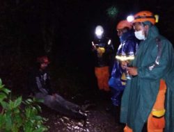 Rayakan HUT RI Ke-76 di Puncak Gunung Agung, 6 pendaki di Evakuasi