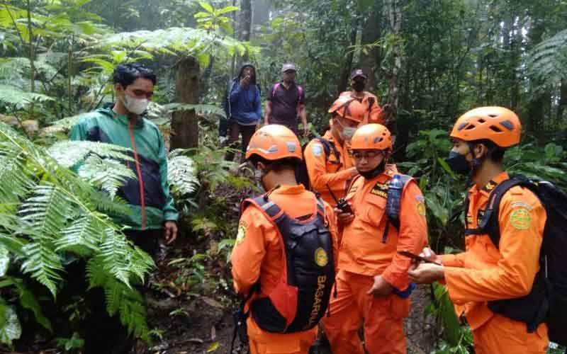 Kelelahan Naik Gunung Agung, Pendaki asal Jakarta di evakuasi