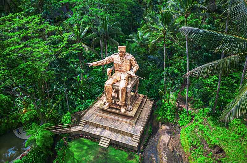 Patung Bung Karno dari Anyaman Bambu di Bali