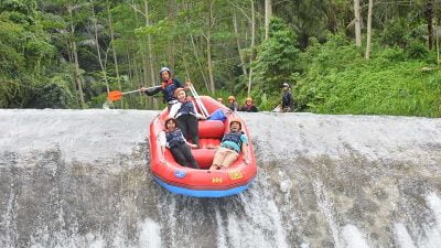 Rafting di Sungai Telaga Waja