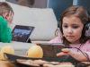 Cara Menangani Anak Kecanduan Main HP, Tips Bijak Tanpa Marah-Marah!