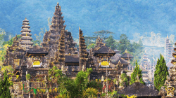 Pura Besakih: Jejak Agung di Lereng Gunung Suci