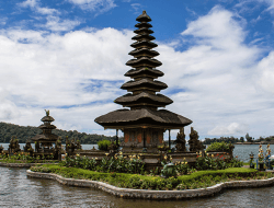 Danau Beratan Bedugul: Keindahan di Pelukan Kabut