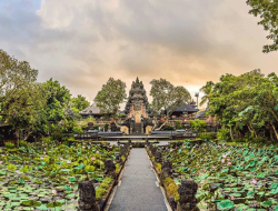 Pura Taman Saraswati Bali: Surga Pecinta Seni dan Budaya