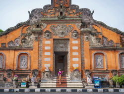 Puri Agung Semarapura: Istana Bersejarah di Bali Timur