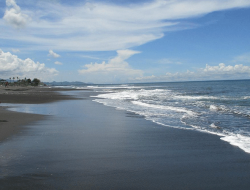 Pantai Keramas Bali, Surga Ombak dan Sunrise Menawan