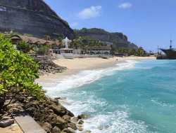 Pantai Melasti: Keindahan Tersembunyi di Balik Tebing Putih Bali